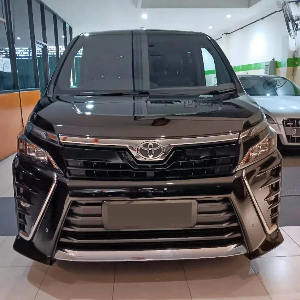 KM 45RB - TOYOTA VOXY 2.0 A/T - 2018