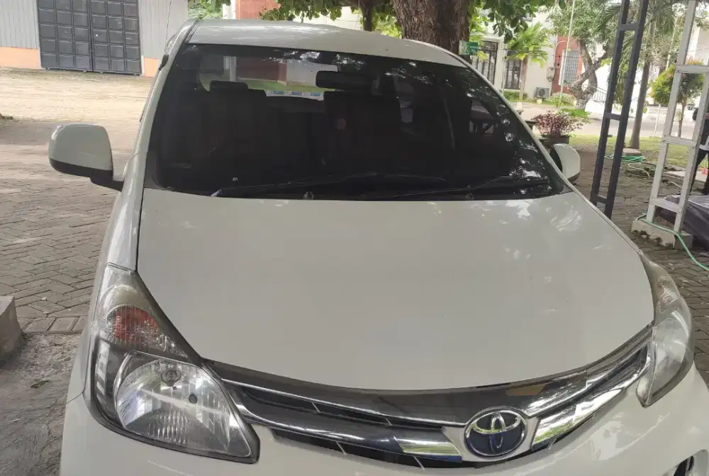 Dijual Avanza 2013 Putih