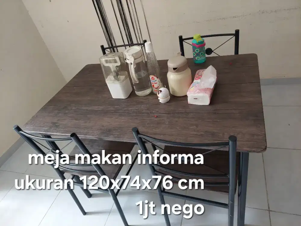 Meja makan informa