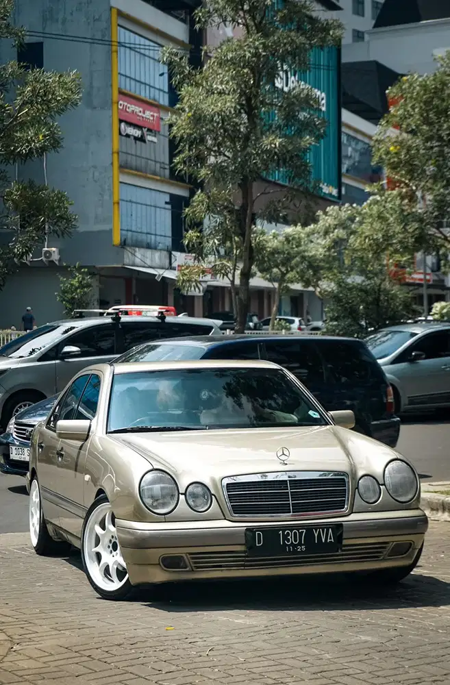 Mercedes-Benz E230 1997 Bensin