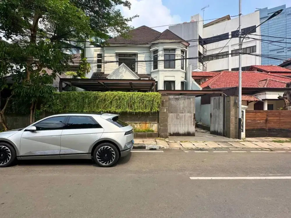 DIJUAL RUMAH CANTIK 2 LANTAI DESIGN KLASIK MENTENG JAKARTA PUSAT