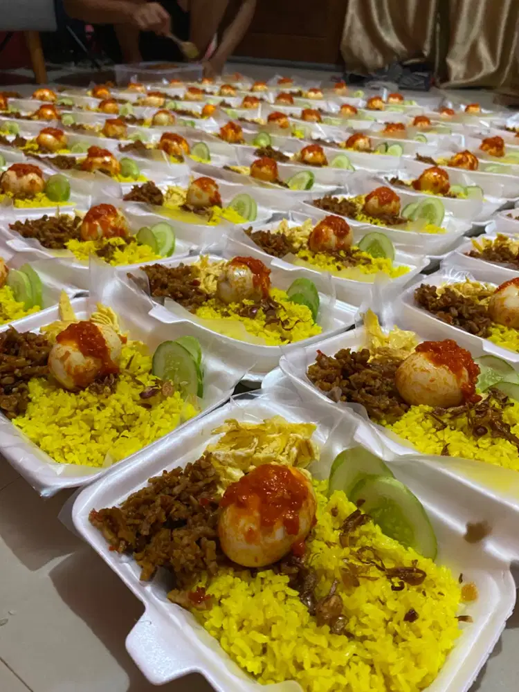 Dicari karyawan masak nasi kuning