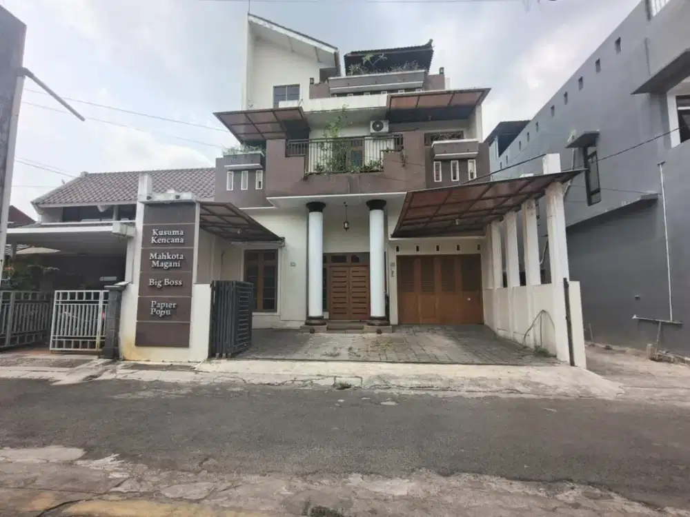 Dijual rumah lokasi premium di tengah kampus2 besar UGM, UPN, UII, YKPN, Atmajaya, Amikom, Sanata Darma dan hanya 5 menit dari Pakuwon mall…
