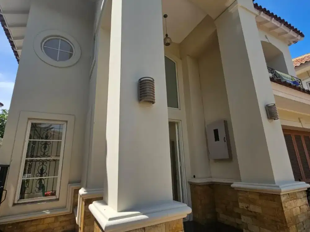 DISEWAKAN RUMAH NYAMAN SIAP HUNI di TAMAN BEVERLY GOLF LIPPO KARAWACI