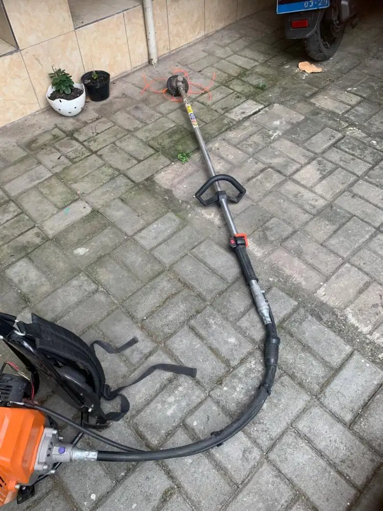 Mesin potong rumput 4 tak Tasco