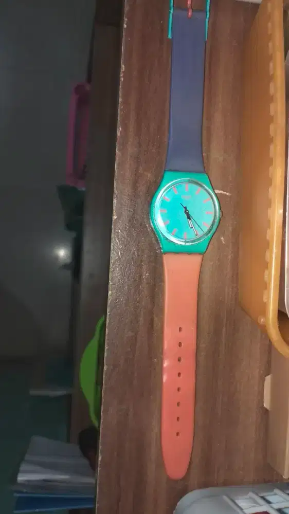 Jam tangan warna-warni