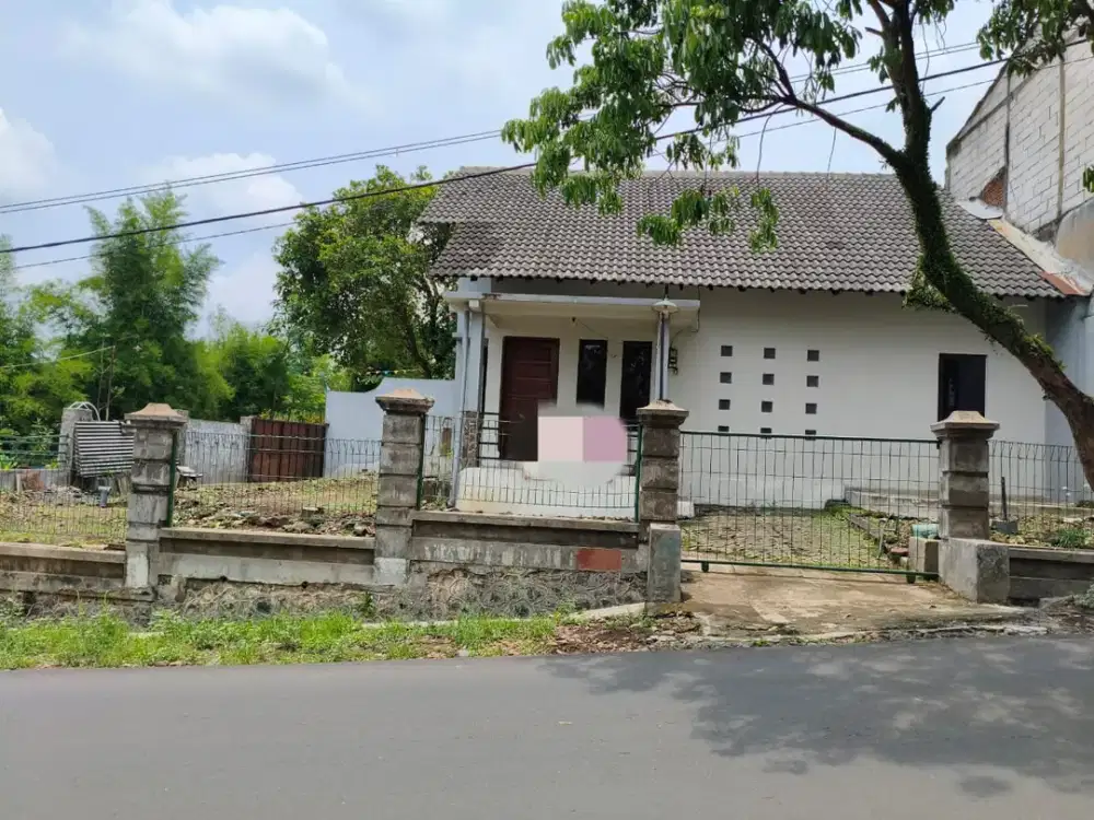 Dijual Rumah dengan Halaman Luas di Kota Malang