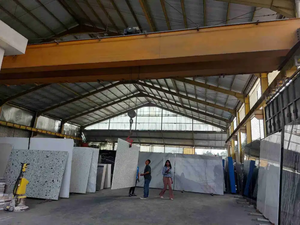 Gedung Kantor 5lantai dan Gudang Cipondoh Tangerang row jalan 4 mobil lega