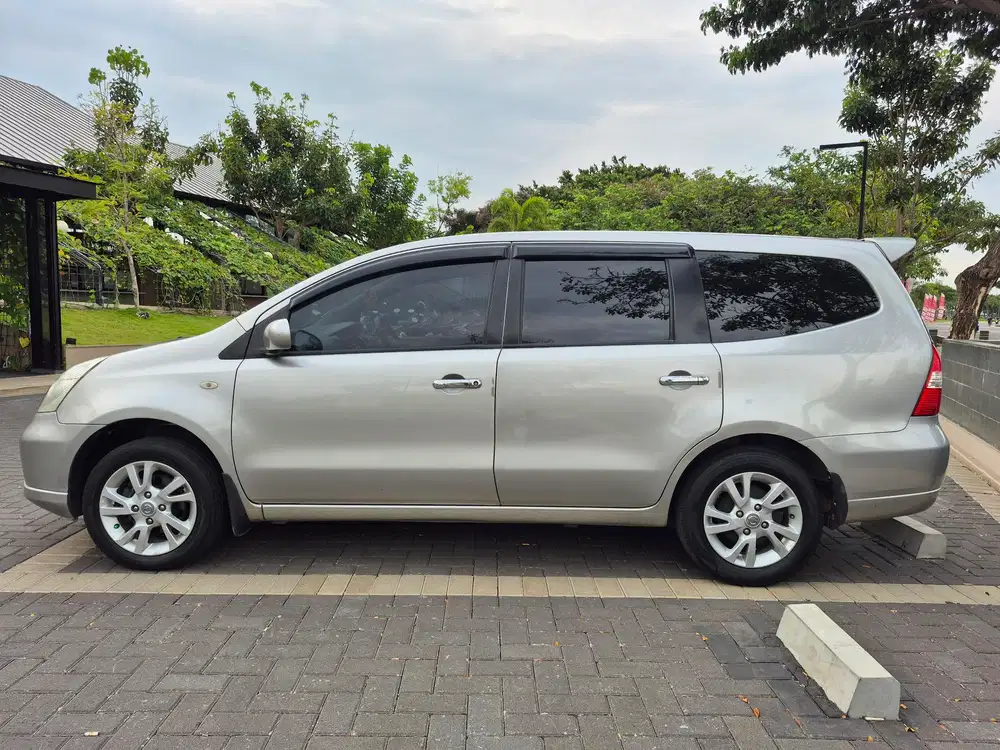 Nissan Grand livina 2013 Bensin