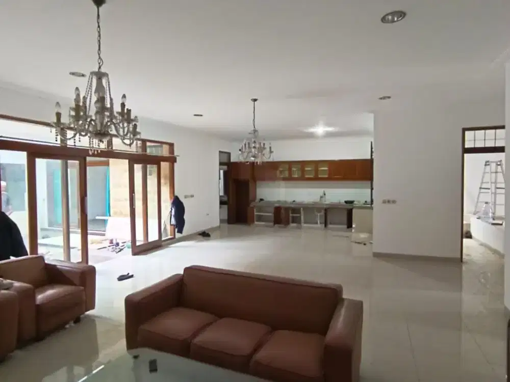 Rumah Mewah 2 lantai strategis SHM siap huni di Taman Sakura, Kota Bandung