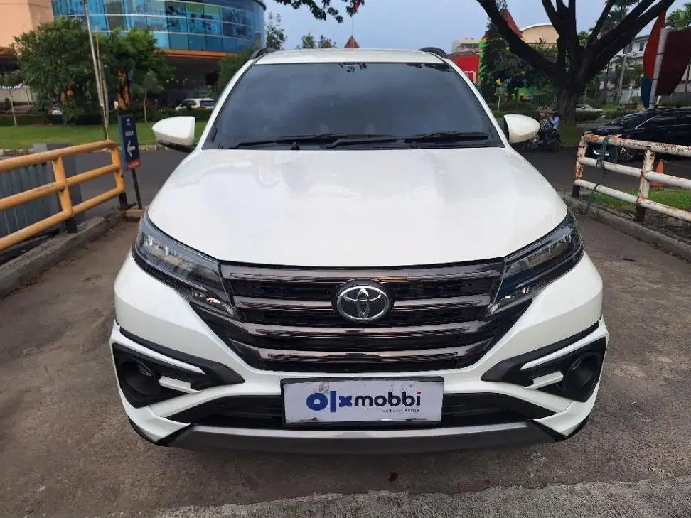 DP MURAH Toyota Rush 1.5 GR Sport Bensin-MT 2022 Putih C5BWT