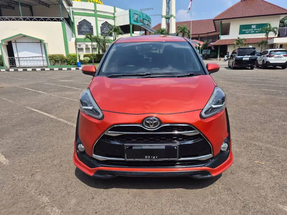 Toyota Sienta 1.5 Q Tahun 2017 Merah Bata Orange AT