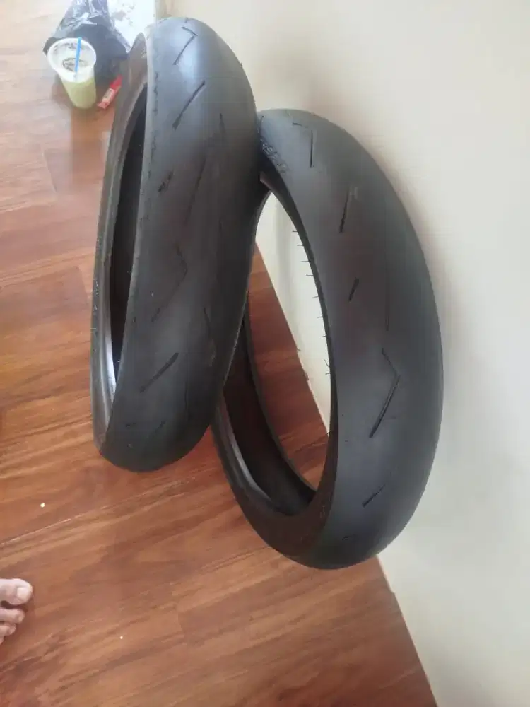 Ban pirelly ring 17 uk 110/70