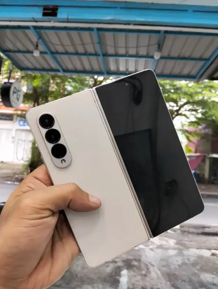 Samsung fold 4 512 mines ada. Titik hitam d layar dlm