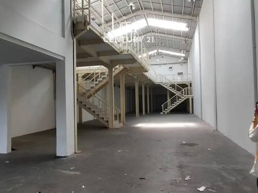 Gudang Bagus  Rapi 4 Lantai Di Kawasan Industri Lippo Cikarang