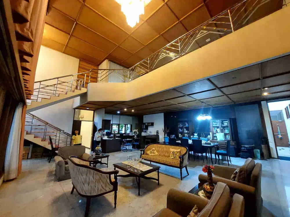 Rumah Hooek di jalan Raya Cipinang Baru Jakarta Timur, lantai marmer