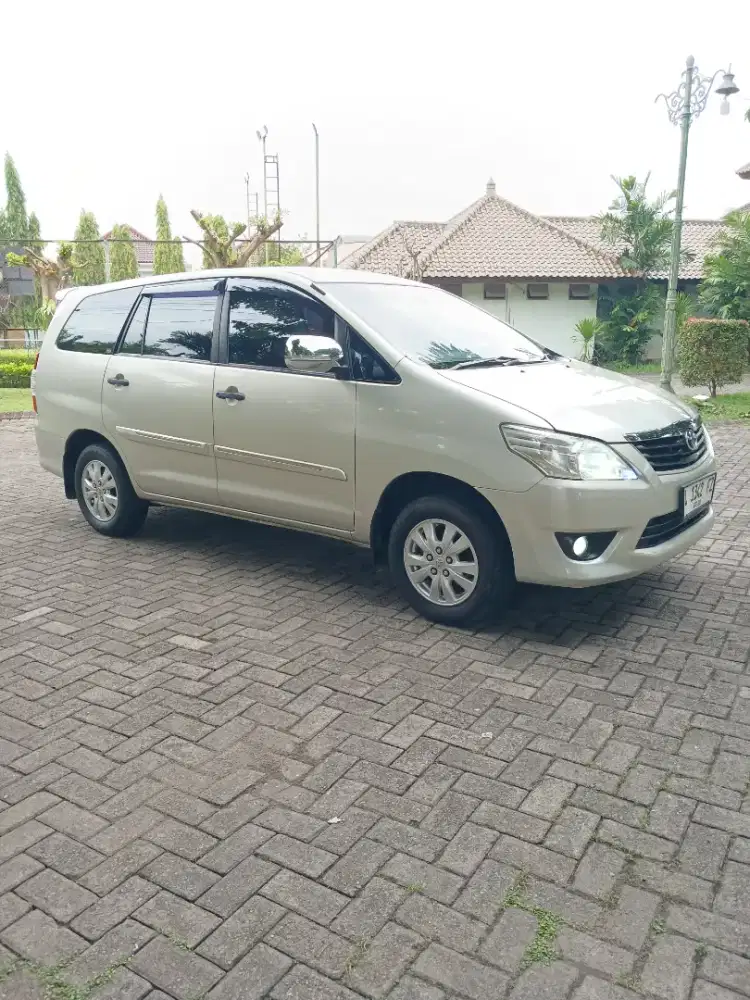 Innova Diesel E km 85rb antik 0 spet