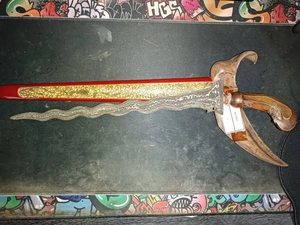 Keris No 5 Luk 13  – Warangka Ukir Emas & Gagang Kayu