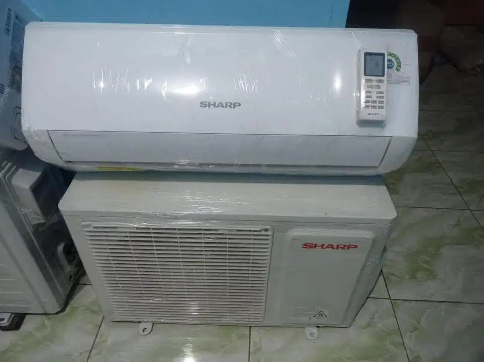 AC SHARP 1/2 PK BARU 7 BULAN , TERBARU LIKE NEW