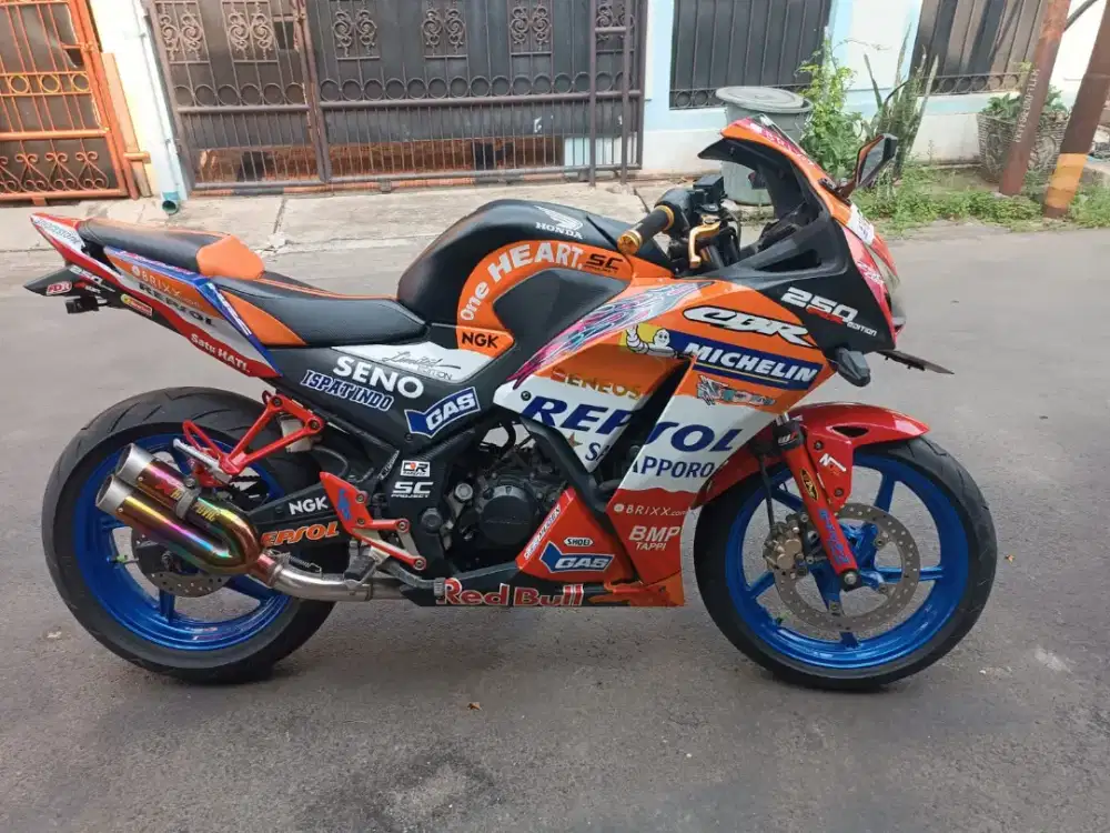 Honda CBR 150 thn 2015