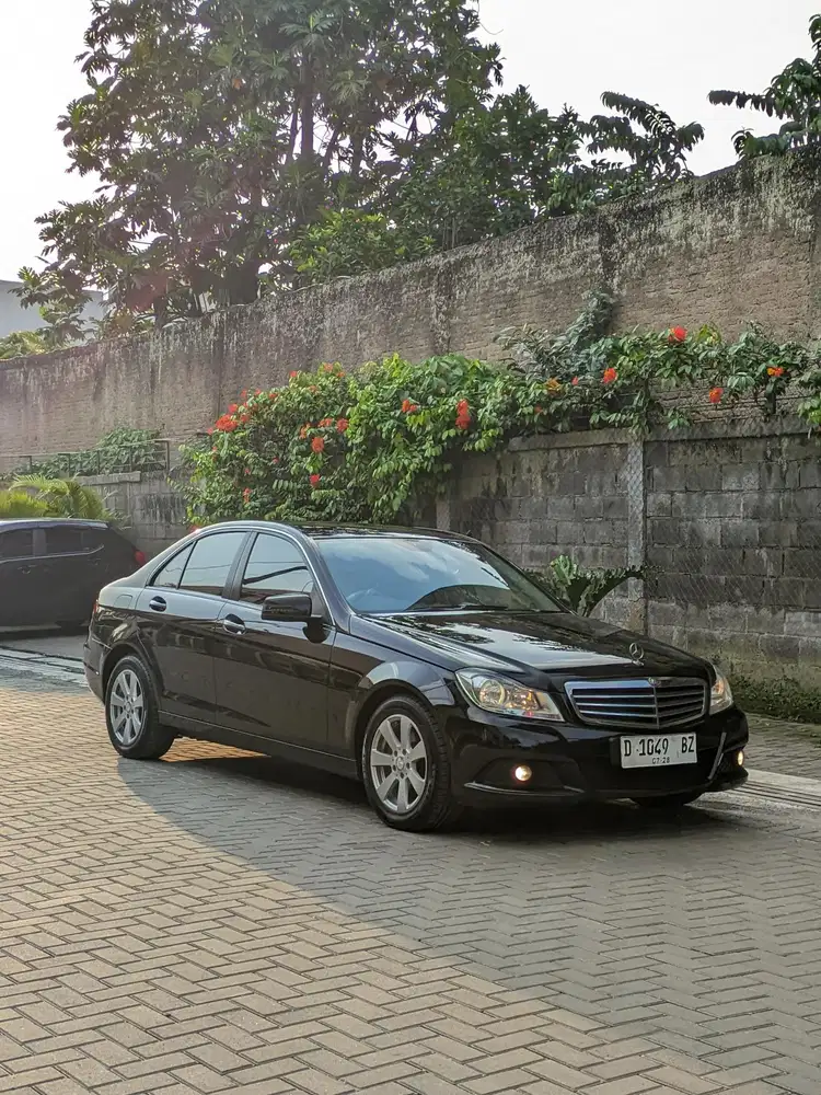 Mercedes-Benz C200 2013 low km