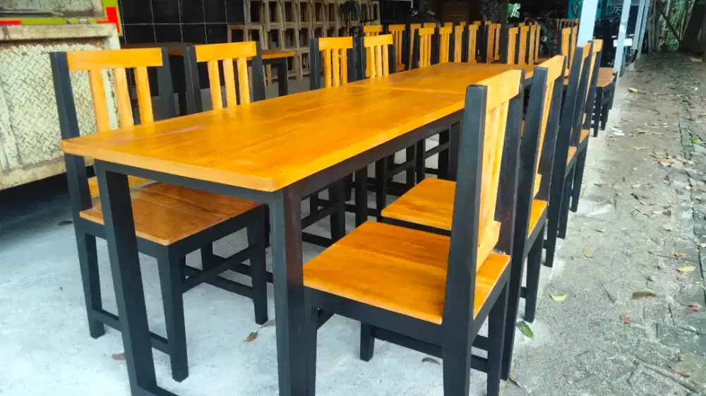Set meja kursi rumah makan