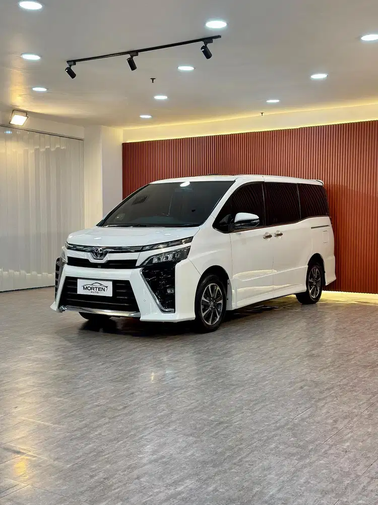 Toyota Voxy 2.0 At