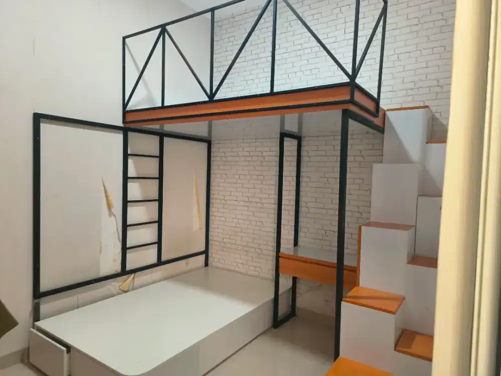 ranjang custom 2tingkat ada meja+laci2