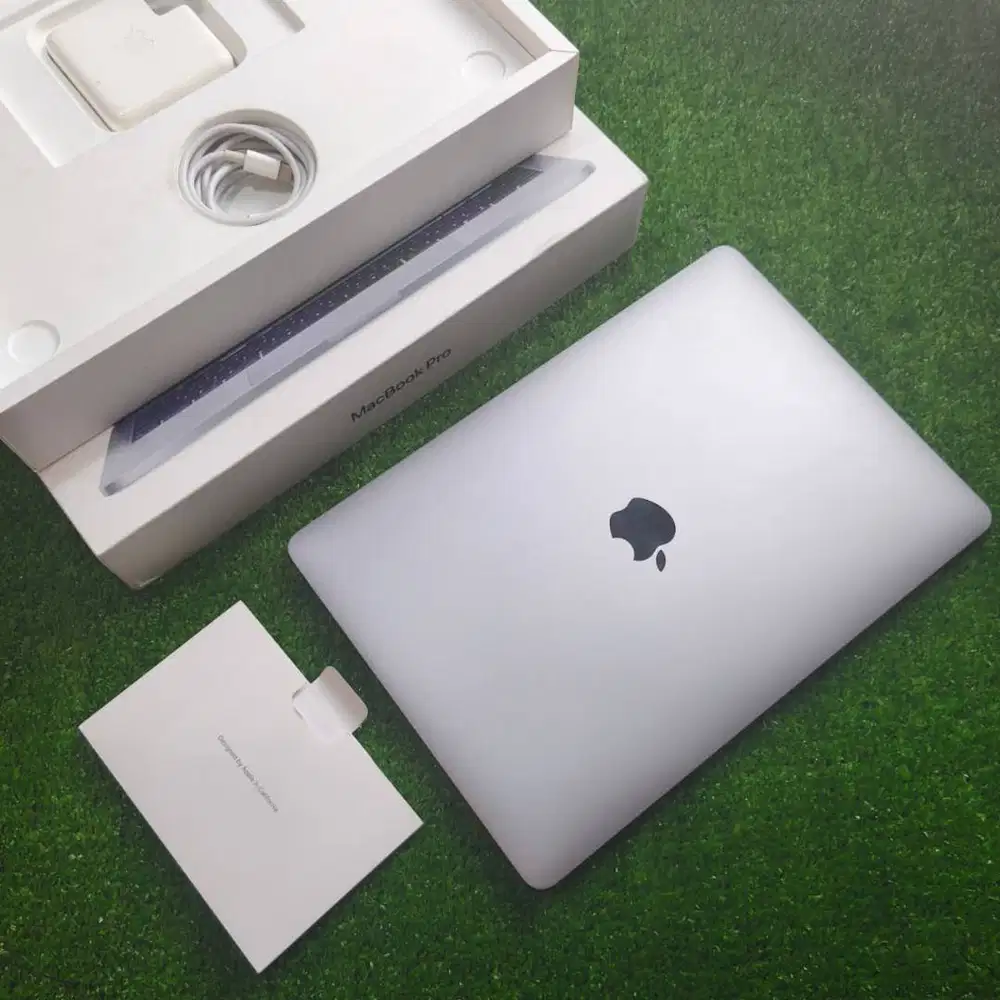 Macbook Pro 13” 2020 M1 Space Gray Ex iBox Ram 8gb SSD 512gb  CC 417