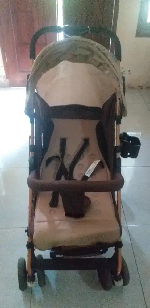 Di jual stroller bayi merek babydoes