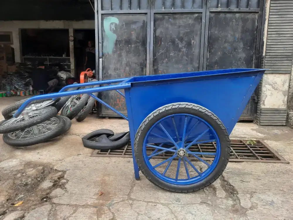 Gerobak besi angkut barang