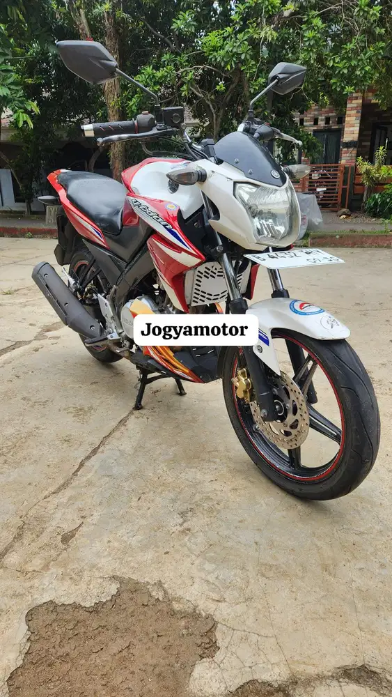 (B) yamaha vixion tahun 2015 cash