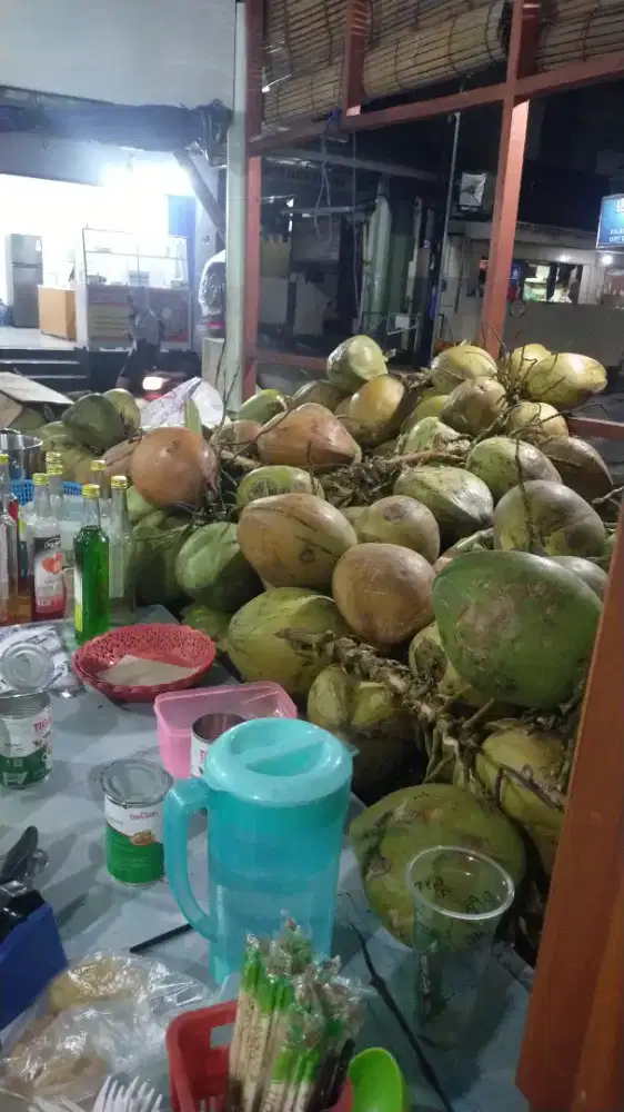 Dibutuhkan karyawan Es Kelapa Muda