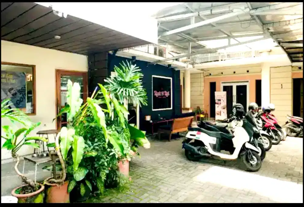 Di Jual Rumah + Usaha Sedang Berjalan Di Jalan Raya Sayap Riau