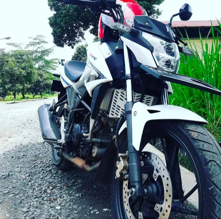 Honda cb150r new tahun 2015