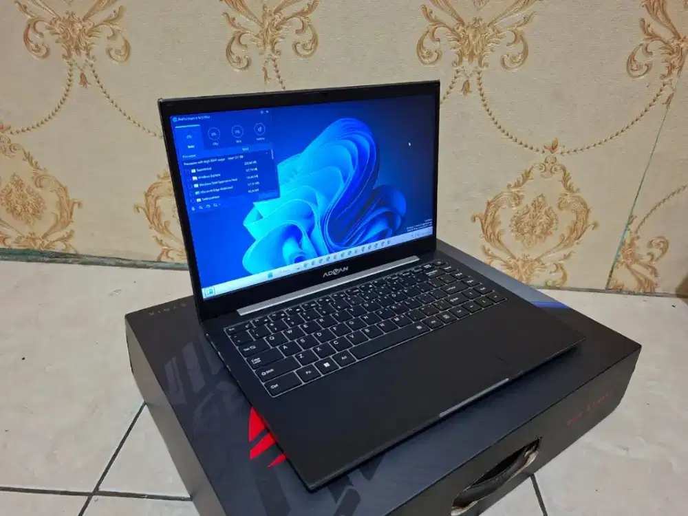 Laptop advan soulmate ram-4 ssd-128 like new