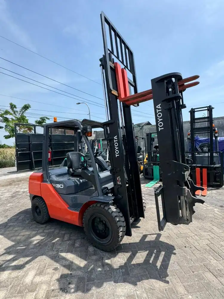 FORKLIFT BEKAS TOYOTA 8FD 30 MANUAL
