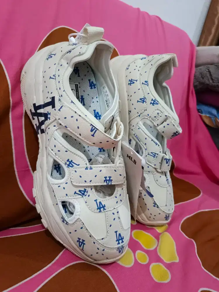 Sale...Sepatu Sendal MLB Bigball Chunky LA size 44