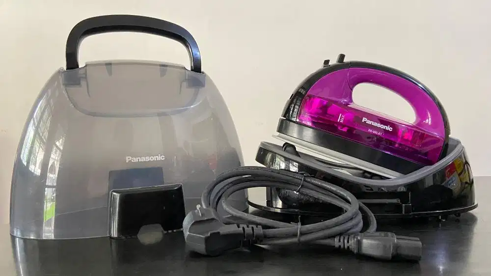 Strika Uap Panasonic NI-WL41 – Cordless, Mulus, Jarang Dipakai
