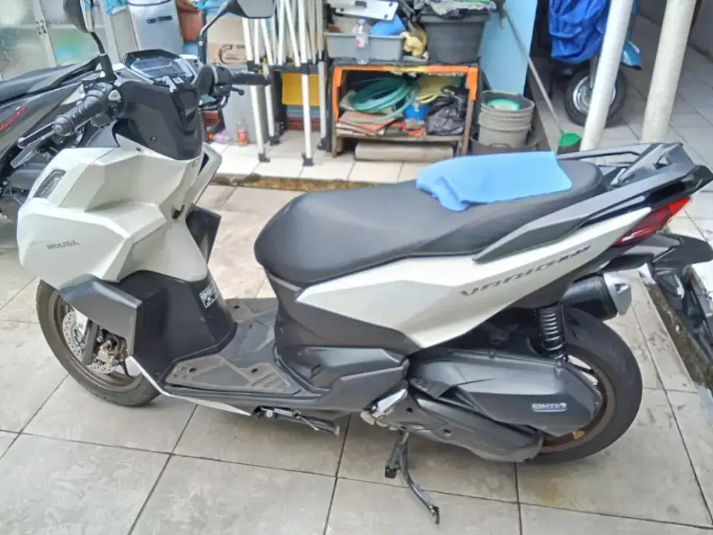 vario 160 abs warna putih