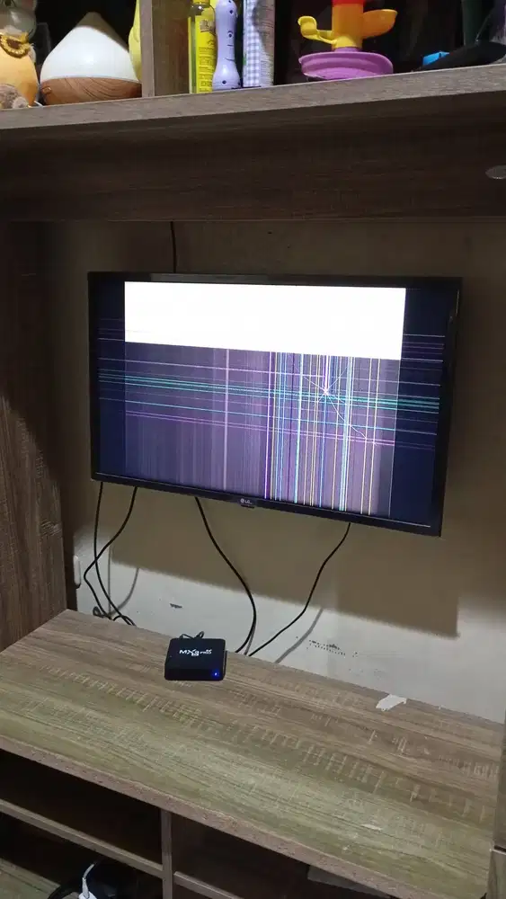 Di jual tv kondisi nyala namun rusak layar