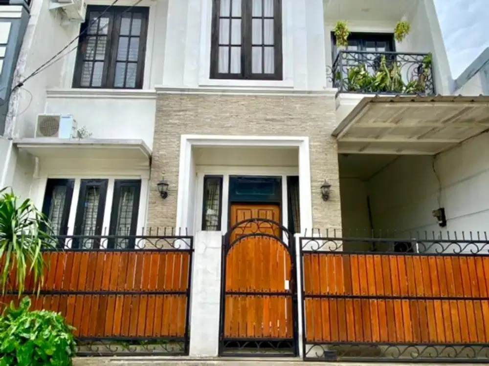 RUMAH FURNISHED TINGGAL MASUK Perumahan Taman Cipayung, Depok