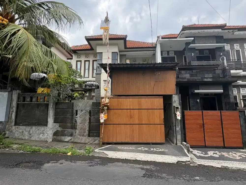 Rumah 2 Lantai dekat Jalan Utama Disewakan, di Gn Catur, Denpasar Area