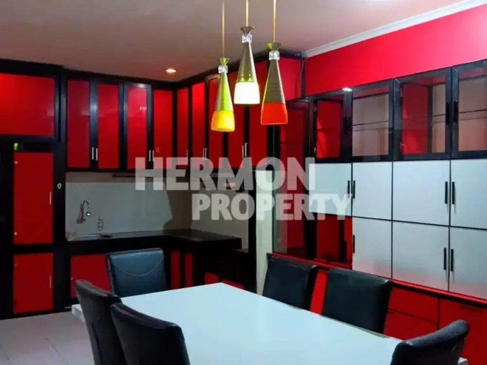 JARANG ADA SPECIAL  Rumahnya Bagus Bangunan Besar - Harga Miring , Kota Wisata cibubur .Nego Menarik