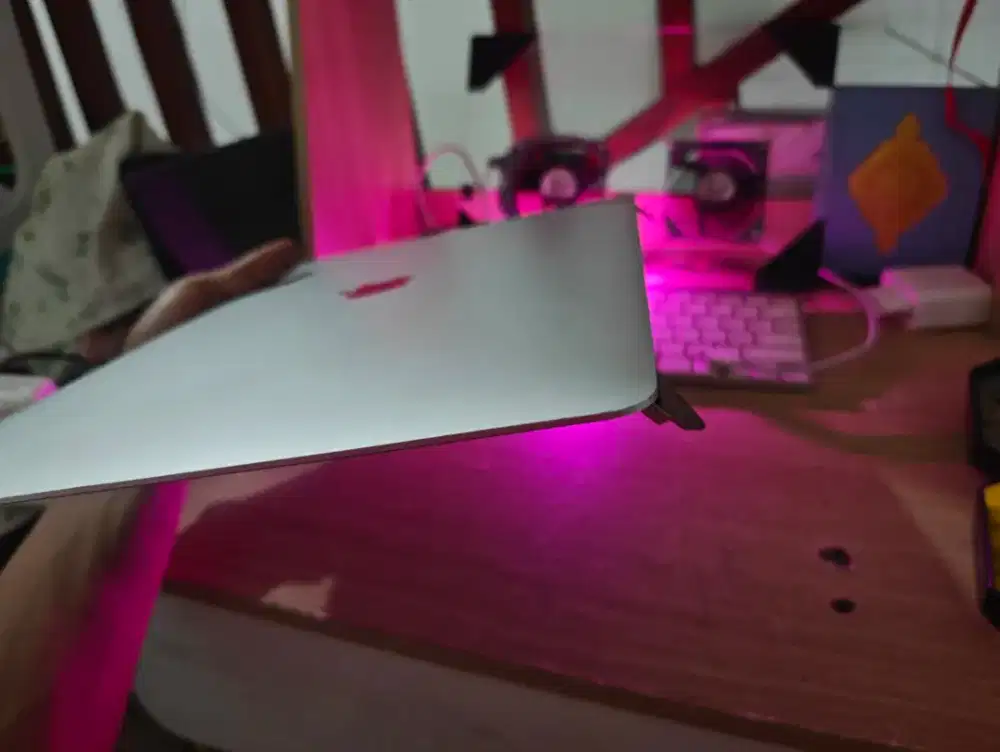 LCD macbook pro A1990 2019 original copotan normal