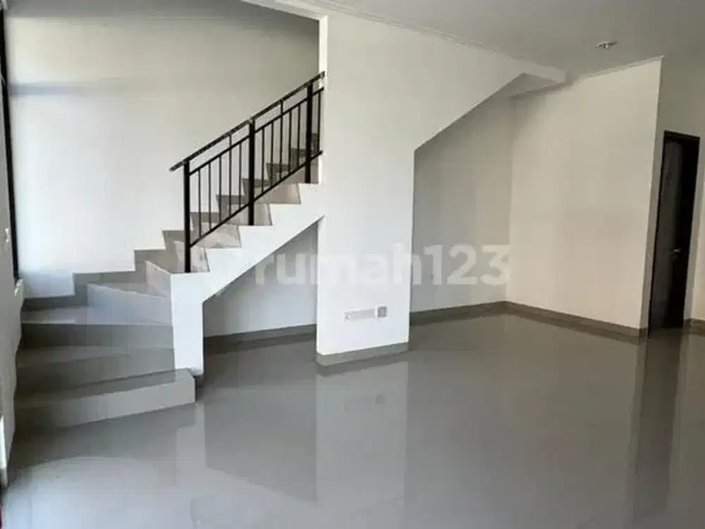 Disewakan rumah simprug village pik2