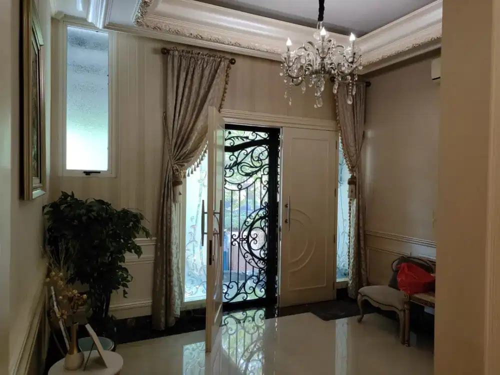 Rumah Pik Crown Golf renov rapi furnished bagus mewah