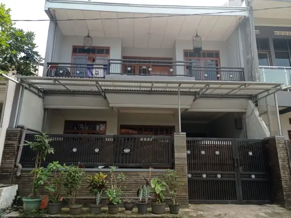 Rumah 2 Lantai Siap Huni dan Akses Jalan Luas di Gempol