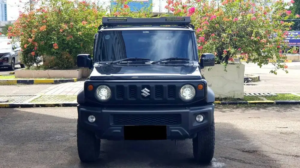 Suzuki Jimny Short 3Door 4x4 CBU Japan AT 2023 Hitam km.8rb