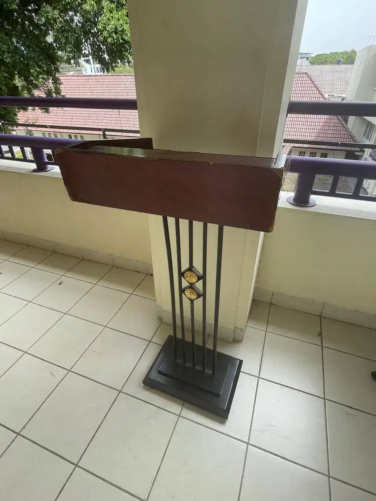 Podium Bekas Harga Terjangkau – Cocok untuk Sekolah, Kantor, dan Event